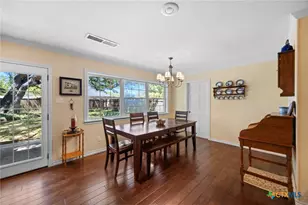 2010 N Beal St, Belton, TX 76513 - Photo 8