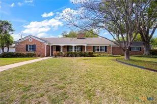 2010 N Beal St, Belton, TX 76513 - Photo 2