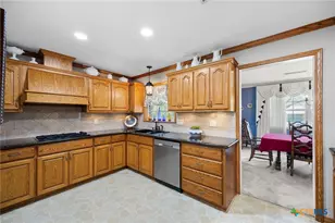 2010 N Beal St, Belton, TX 76513 - Photo 14