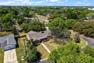 2010 N Beal St, Belton, TX 76513 - Photo 4