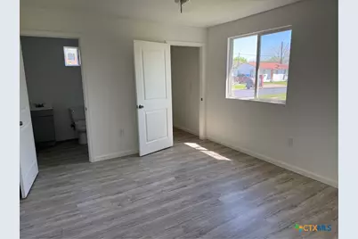 2411 Mumphord Street, Victoria, TX 77901 - Photo 8