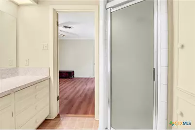 1010 E Humphreys Street, Seguin, TX 78155 - Photo 22