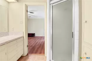 1010 E Humphreys St, Seguin, TX 78155 - Photo 22