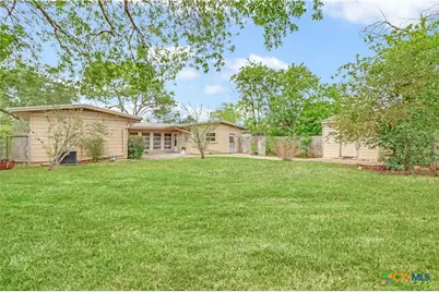 1010 E Humphreys Street, Seguin, TX 78155 - Photo 4