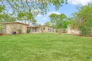 1010 E Humphreys St, Seguin, TX 78155 - Photo 4
