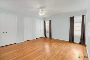 1010 E Humphreys St, Seguin, TX 78155 - Photo 18