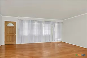 1010 E Humphreys St, Seguin, TX 78155 - Photo 6