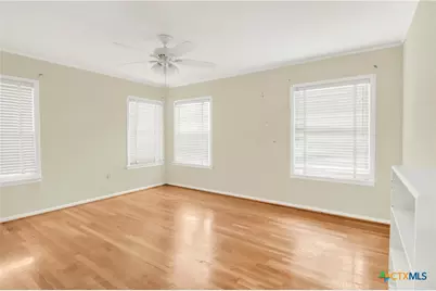 1010 E Humphreys Street, Seguin, TX 78155 - Photo 16