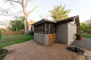1202 Pecan St, Bastrop, TX 78602 - Photo 36