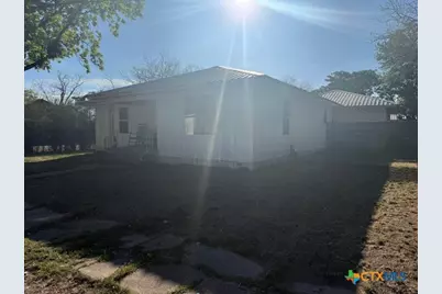 612 Schwab Street, Yoakum, TX 77995 - Photo 2