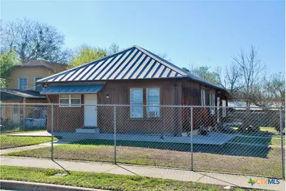 125 W Wallace Street, Gonzales, TX 78629 - Photo 2