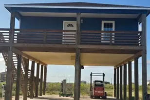 408 W Royal Oak Ln, Rockport, TX 78382 - Photo 2