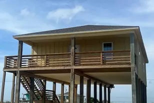 408 W Royal Oak Ln, Rockport, TX 78382 - Photo 2