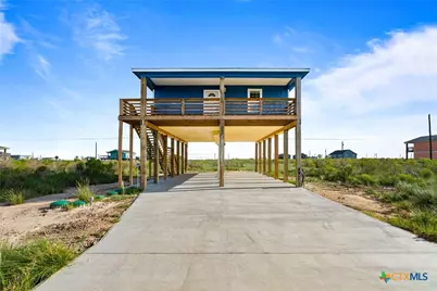 408 W Royal Oak Lane, Rockport, TX 78382 - Photo 1