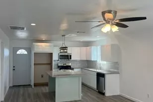 408 W Royal Oak Ln, Rockport, TX 78382 - Photo 8