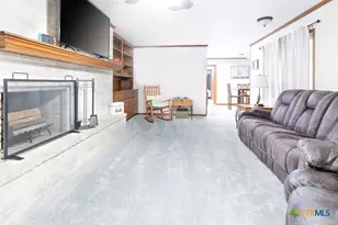 202 W Partridge Rd, Victoria, TX 77905 - Photo 4