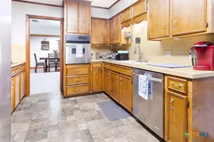 202 W Partridge Rd, Victoria, TX 77905 - Photo 10