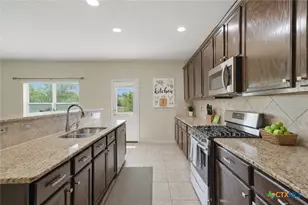 644 Peacock Ln, New Braunfels, TX 78130 - Photo 6