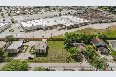 902 Simpson Road, Victoria, TX 77904 - Photo 10