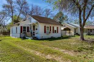 226 Thornton St, Gonzales, TX 78629 - Photo 18