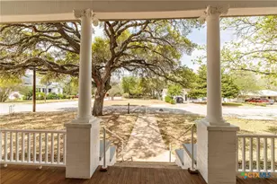 604 St Michael St, Gonzales, TX 78629 - Photo 4