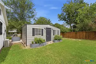 604 St Michael St, Gonzales, TX 78629 - Photo 36