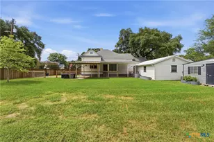 604 St Michael St, Gonzales, TX 78629 - Photo 6