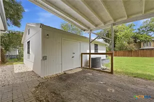 604 St Michael St, Gonzales, TX 78629 - Photo 34