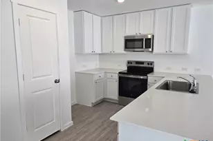 168 Wolf Crest Blvd, Seguin, TX 78155 - Photo 4