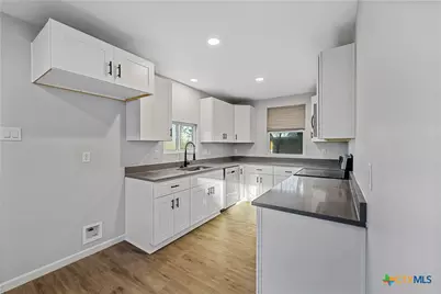 263 S Grape Avenue, New Braunfels, TX 78130 - Photo 2