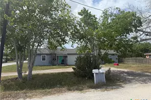 122 Parker St, Port Lavaca, TX 77979 - Photo 2
