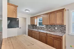 895 Lakebreeze Dr, Canyon Lake, TX 78133 - Photo 8