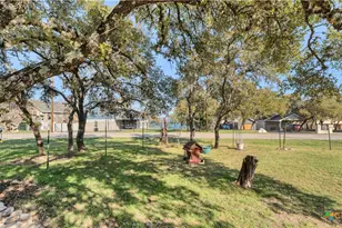 895 Lakebreeze Dr, Canyon Lake, TX 78133 - Photo 2