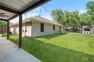 8 Hawthorn Ct, Belton, TX 76513 - Photo 24