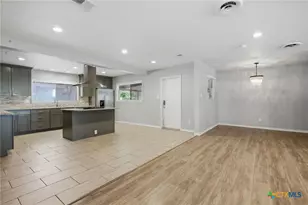 1225 N Unicorn Ave, New Braunfels, TX 78130 - Photo 8