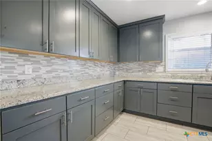 1225 N Unicorn Ave, New Braunfels, TX 78130 - Photo 6