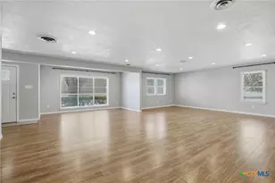 1225 N Unicorn Ave, New Braunfels, TX 78130 - Photo 10