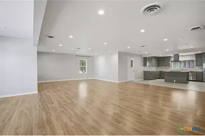 1225 N Unicorn Avenue, New Braunfels, TX 78130 - Photo 2