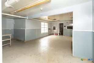 111 S 33rd St, Temple, TX 76504 - Photo 10