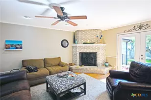 877 Twin Oaks Dr, New Braunfels, TX 78130 - Photo 6