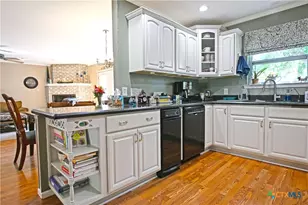 877 Twin Oaks Dr, New Braunfels, TX 78130 - Photo 16