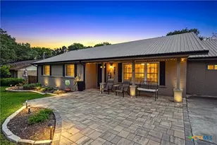 877 Twin Oaks Dr, New Braunfels, TX 78130 - Photo 1