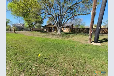 203 N West Street, Yorktown, TX 78164 - Photo 2