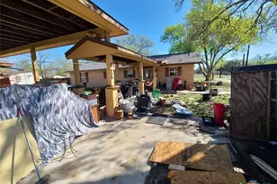 203 N West St, Yorktown, TX 78164 - Photo 8