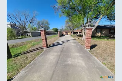 203 N West Street, Yorktown, TX 78164 - Photo 4