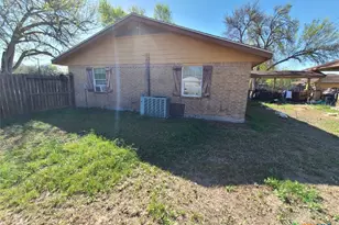 203 N West St, Yorktown, TX 78164 - Photo 10