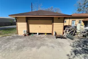 203 N West St, Yorktown, TX 78164 - Photo 14