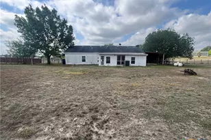 624 Crest Cir Dr, San Marcos, TX 78666 - Photo 2