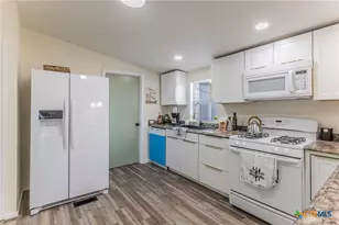 1901 Pecan St, San Marcos, TX 78666 - Photo 8