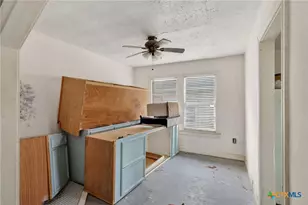 2011 N Jecker, Victoria, TX 77901 - Photo 18